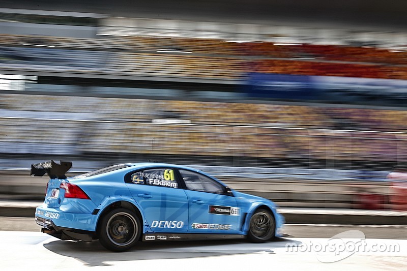 WTCC в Шанхаї: Екблум виграв другу практику