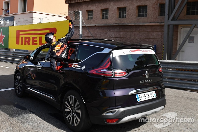 Képekben Ricciardo rajtelsősége a Monacói Nagydíjon