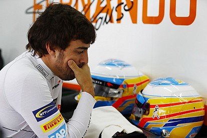A McLaren még mindig Alonso válaszára vár, de van B-tervük: a pénz nem számít