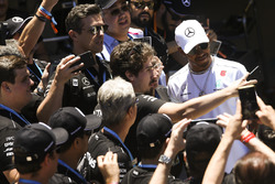 Lewis Hamilton, Mercedes AMG F1, taraftarlar ile