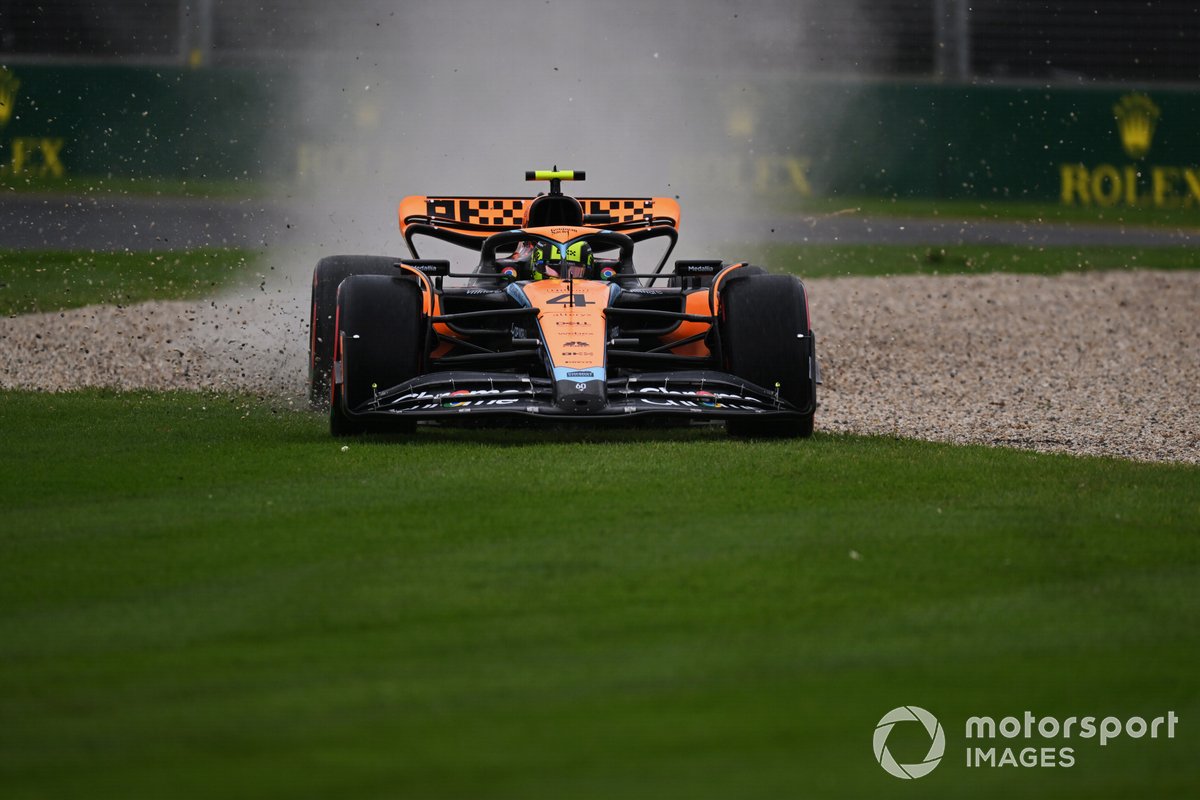 Lando Norris, en una de las varias salidas de pista del día.