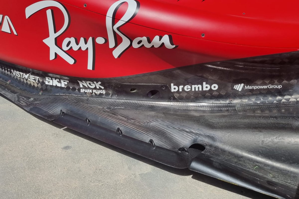 Il fondo della Ferrari F1-75 con le modifiche anti porpoising e la camera che controlla le gomme posteriori