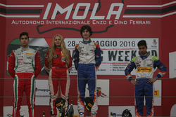 Podio Rookie: primo posto Lorenzo Colombo, secondo Juan Manuel Correa, terzi Kush Maini e Fabienne