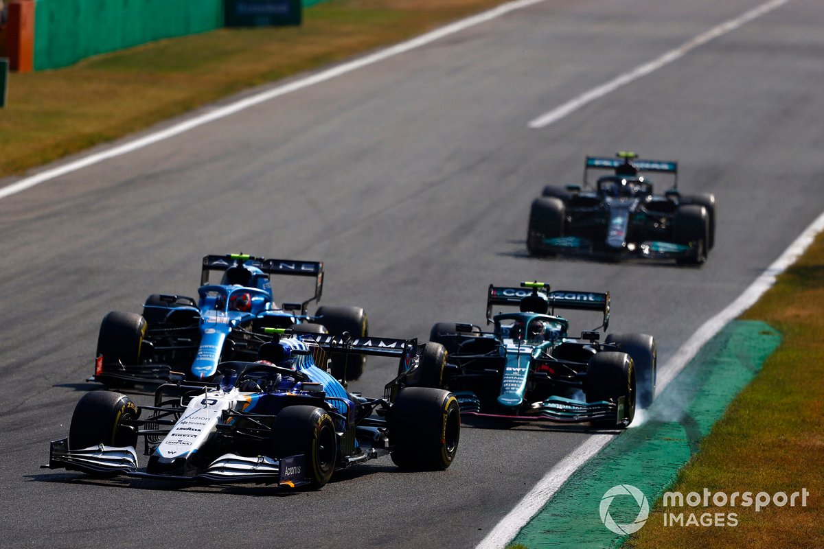 Nicholas Latifi, Williams FW43B, Esteban Ocon, Alpine A521, Sebastian Vettel, Aston Martin AMR21, dan Valtteri Bottas, Mercedes W12