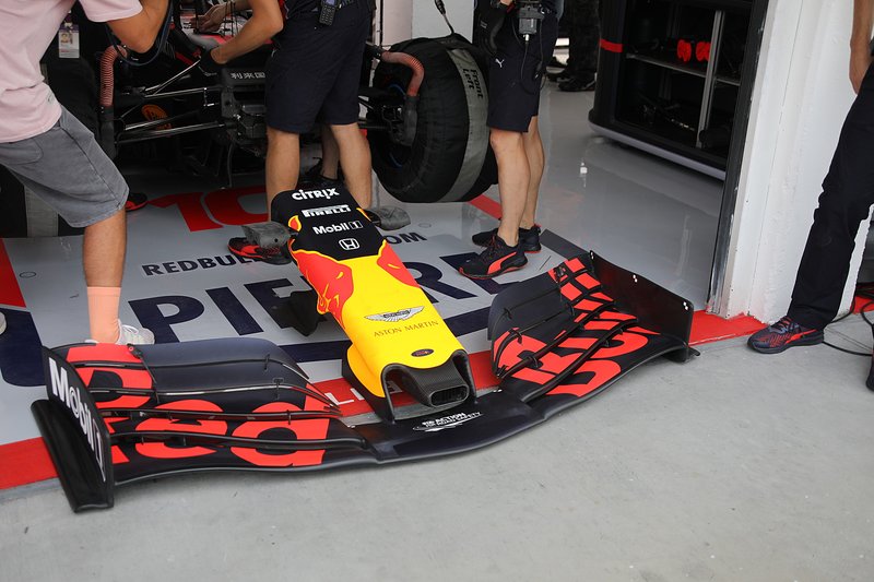 Red Bull Racing RB15, front wing
