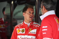 Sebastian Vettel, Ferrari ve Maurizio Arrivabene, Ferrari Takım Patronuam Principal