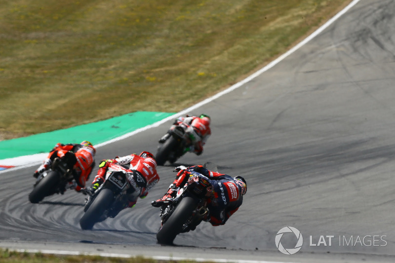 Leon Camier, Honda WSBK Team, Lorenzo Savadori, Milwaukee Aprilia