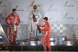 Podyum: 2. Valtteri Bottas, Mercedes-AMG F1, yarış galibi Sebastian Vettel, Ferrari, 3. Lewis Hamilt
