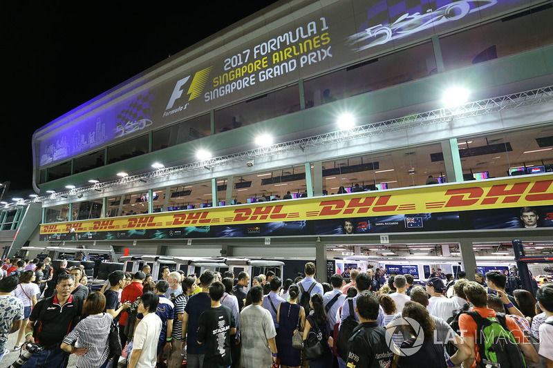 Fans on the pitlane walkabout