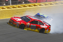Crash: Alex Bowman, Hendrick Motorsports, Chevrolet; Casey Mears, Germain Racing, Chevrolet