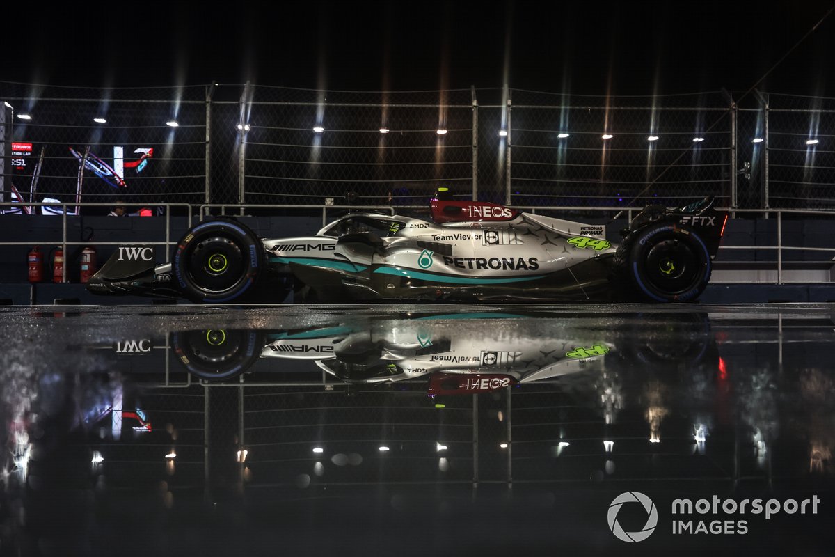 Lewis Hamilton, Mercedes W13