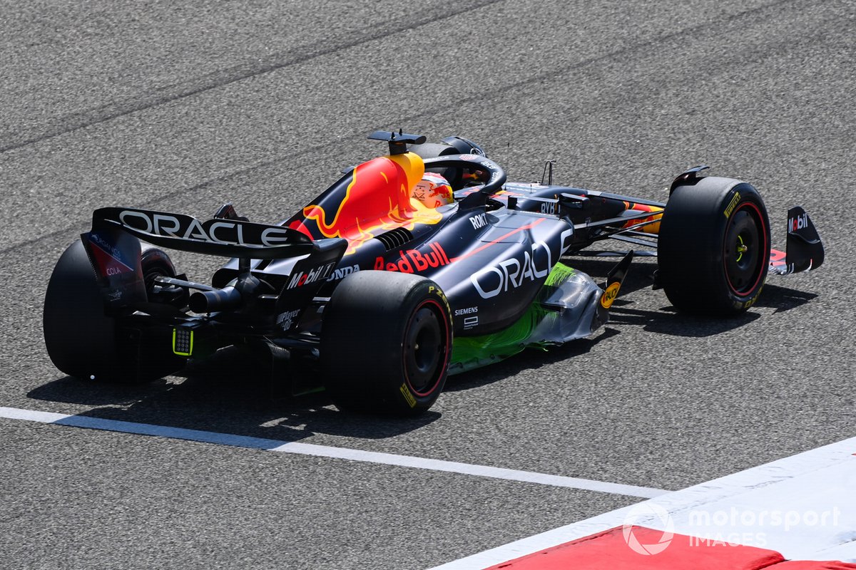 Max Verstappen, Red Bull Racing RB19, marcó el camino en el arranque en Bahréin.