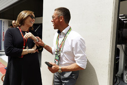 Claire Williams, Stellvertretende Williams-Teamchefin, mit Frankie Dettori, Jockey