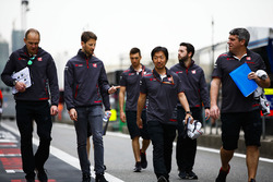 Ромен Грожан, Haas F1 Team, прогулюється трасою