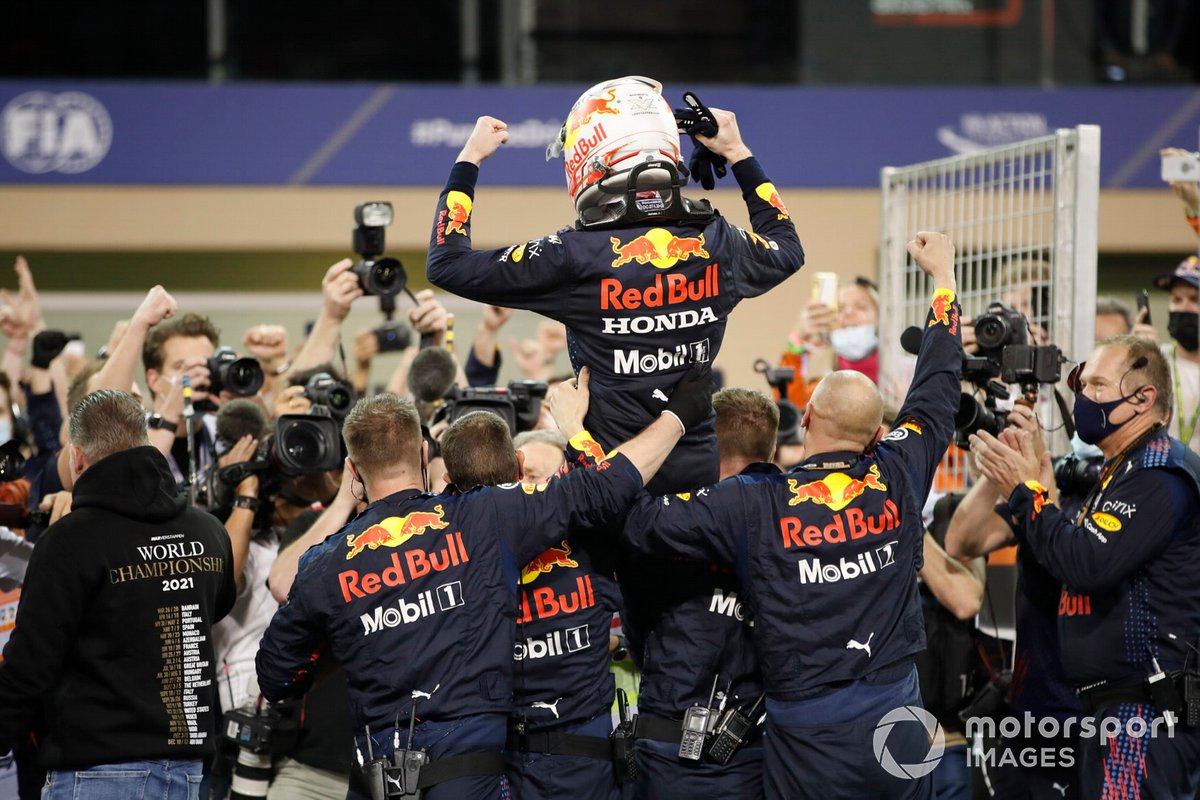 Max Verstappen, Red Bull Racing, 1st position, celebrates with his team in Parc Ferme