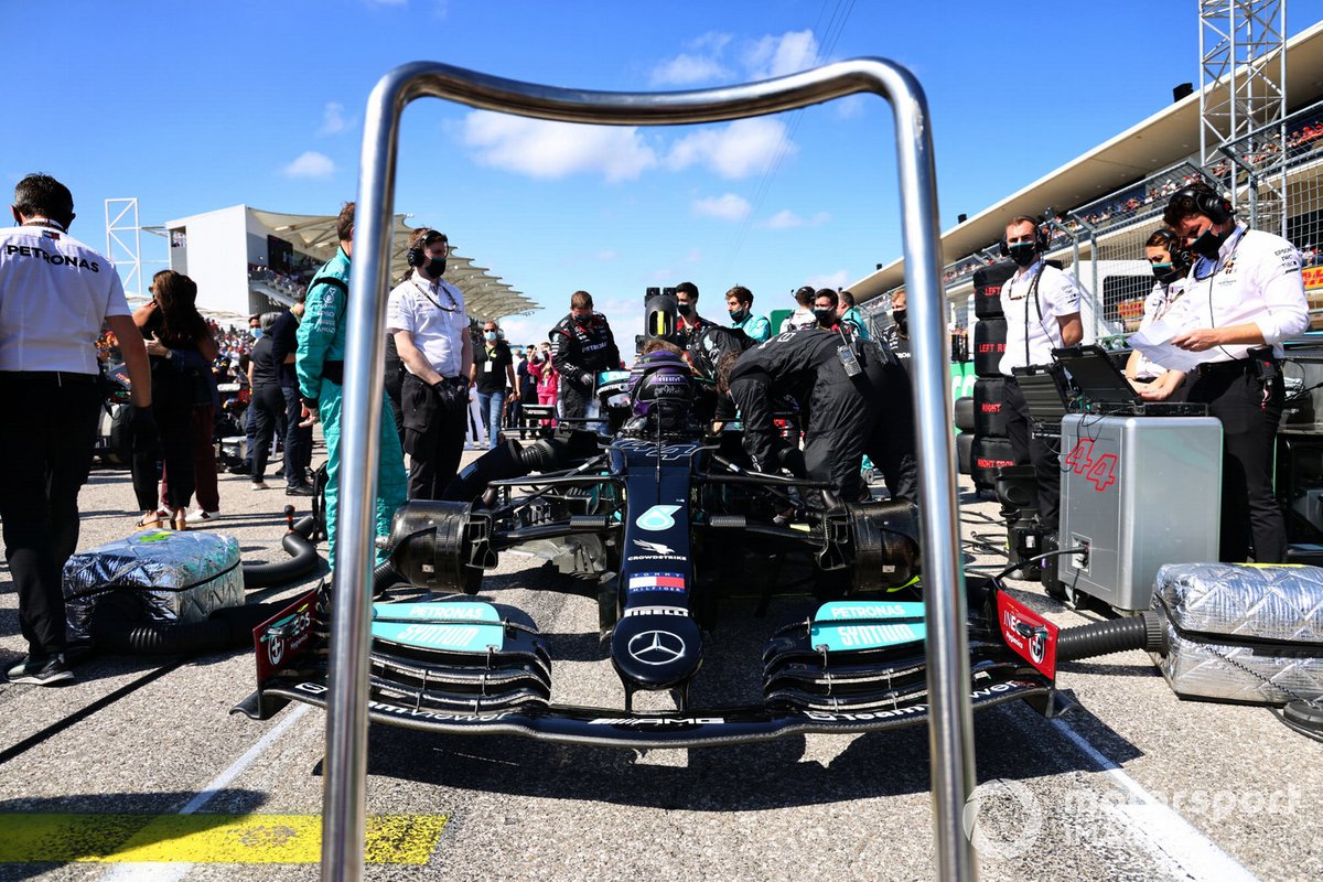 The car of Lewis Hamilton, Mercedes W12, on the grid