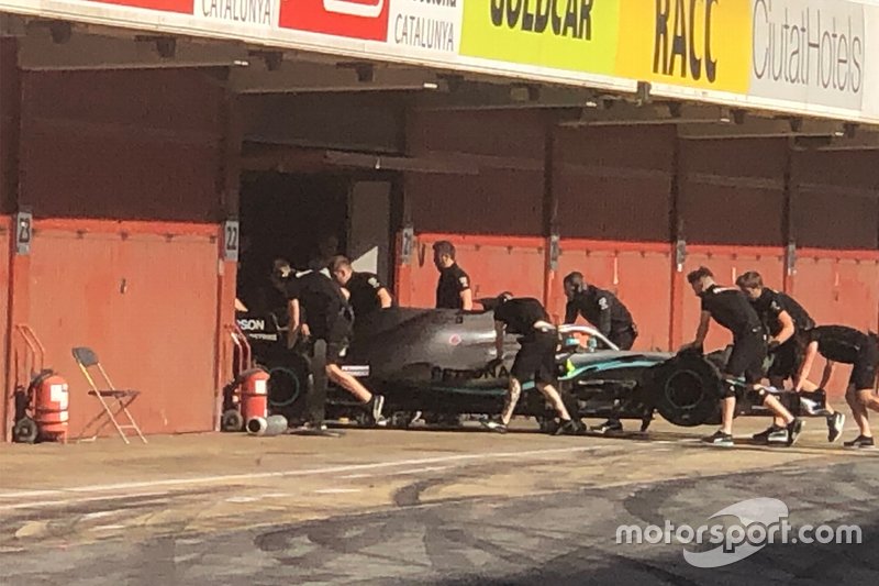 Test Pirelli a Barcellona: Ocon con la Mercedes prova le gomme 2020