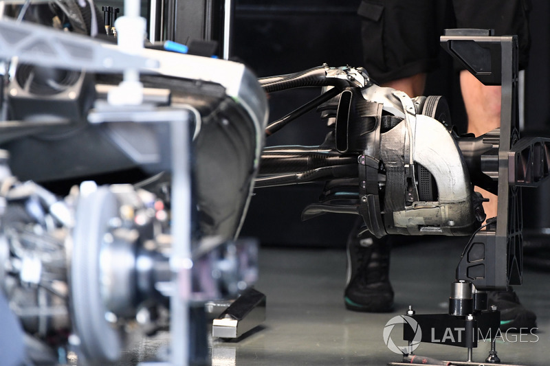 Mercedes-Benz F1 W08 rear wheel hub detail