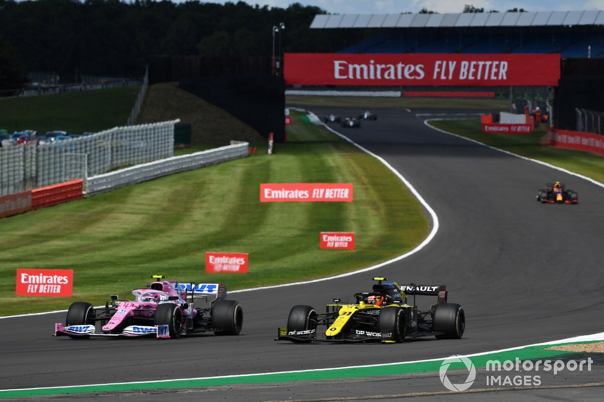 Esteban Ocon, Renault F1 Team R.S.20, battles with Lance Stroll, Racing Point RP20