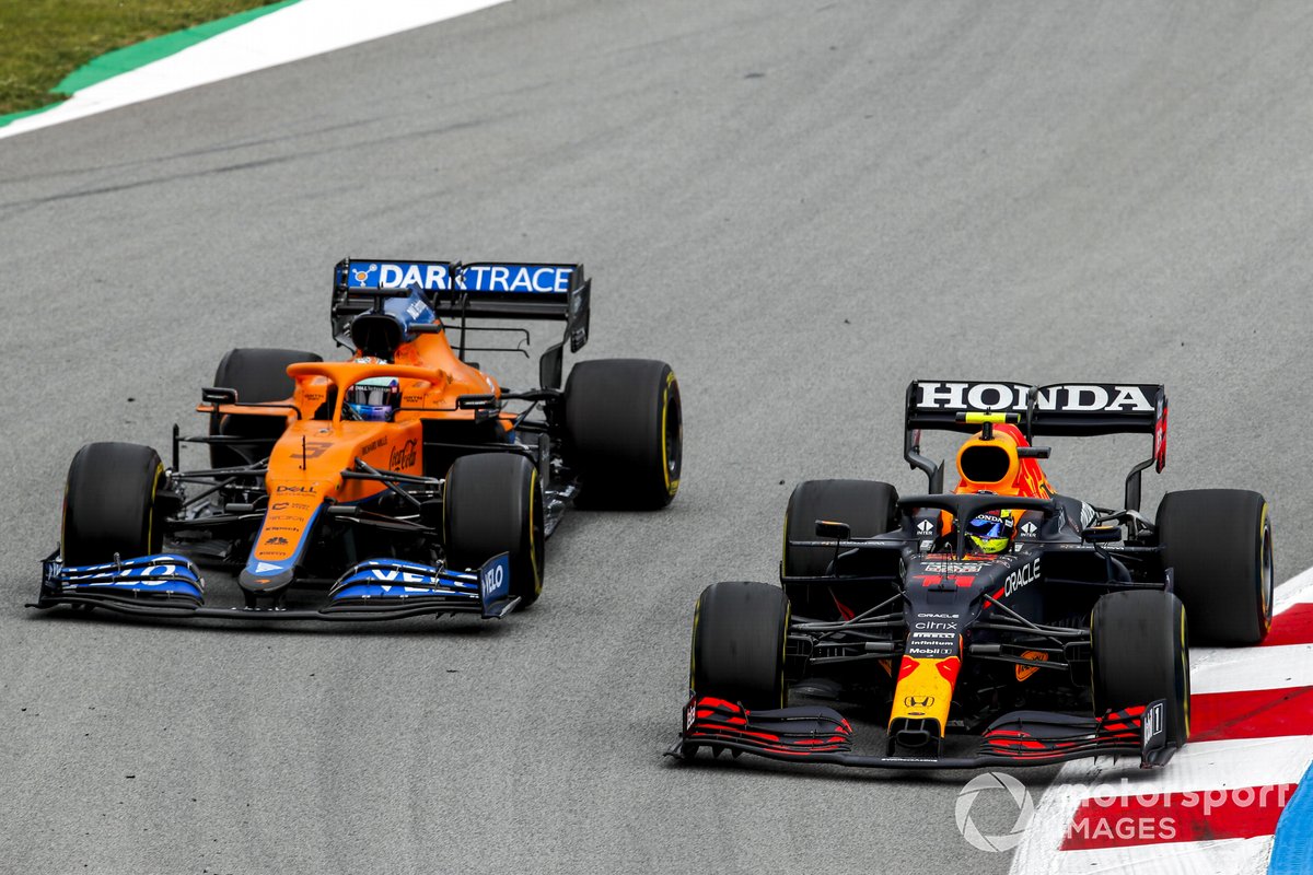 Sergio Perez, Red Bull Racing RB16B, Daniel Ricciardo, McLaren MCL35M