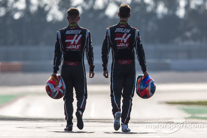 Гонщики Haas F1 Team Кевин Магнуссен и Ромен Грожан