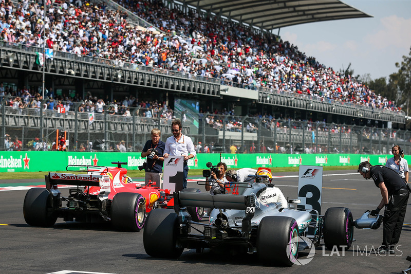Lewis Hamilton, Mercedes-Benz F1 W08 en parc ferme
