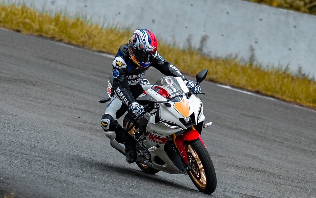M Faerozi saat test ride All New R15 Connected di Sentul International Circuit