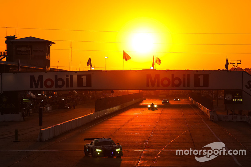 #10: Sonnenuntergang bei den 12h Sebring