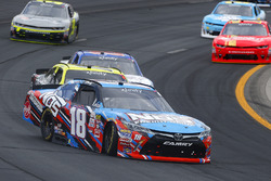 Kyle Busch, Joe Gibbs Racing Toyota gets loose