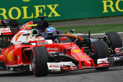 Kimi Raikkonen, Ferrari SF16-H and Max Verstappen, Scuderia Toro Rosso STR11