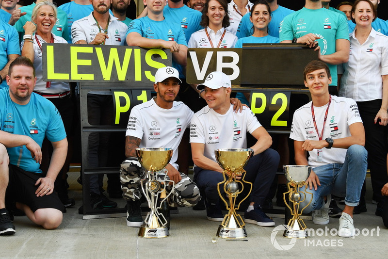 Race winner Lewis Hamilton, Mercedes AMG F1 celebrate with Valtteri Bottas, Mercedes AMG F1 and George Russell, Mercedes AMG F1 and the team