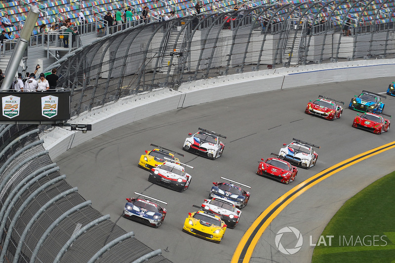 Старт, #3 Corvette Racing Chevrolet Corvette C7.R, GTLM: Антоніо Гарсія, Ян Магнуссен, Майк Роккенфе