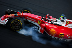 Kimi Raikkonen, Ferrari SF16-H blokkeert de banden bij het remmen