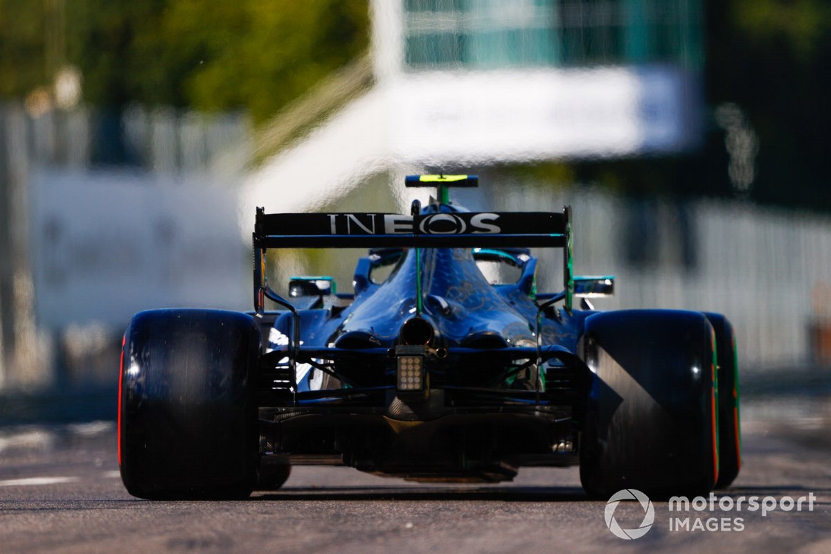 Mercedes F1 W11, вид сзади