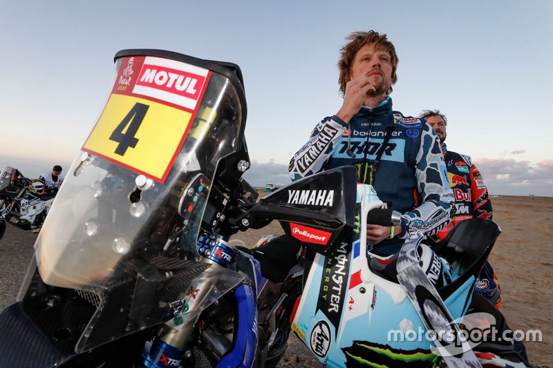 Pereli motr dari Monster Energy Yamaha Rally Team, Adrien Van Beveren, saat turun di etape 1 Reli Dakar 2020 lalu dari Jeddah menuju Al Wajh, Arab Saudi, yang berjarak 319 km.