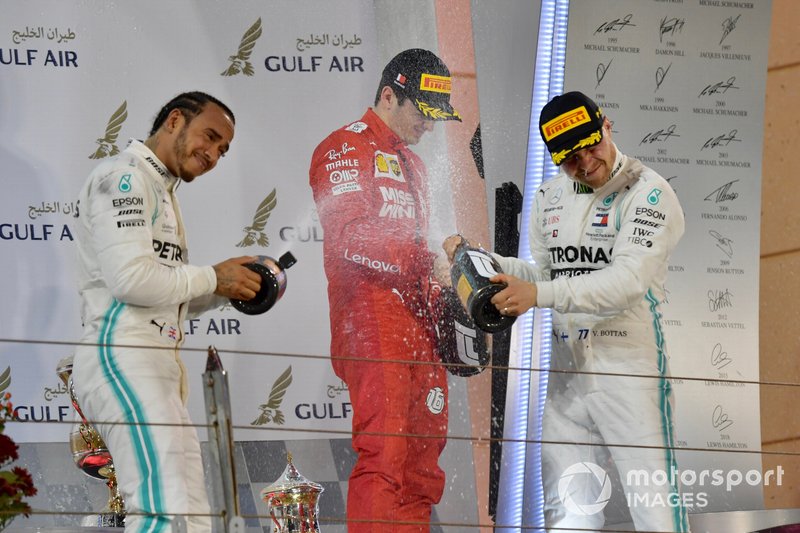 Lewis Hamilton, Mercedes AMG F1, Charles Leclerc, Ferrari, en Valtteri Bottas, Mercedes AMG F1 op het podium