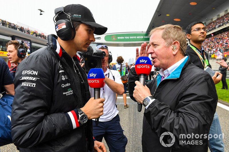 Esteban Ocon, Mercedes AMG F1, et Martin Brundle, commentateur pour Sky Sports F1, sur la grille