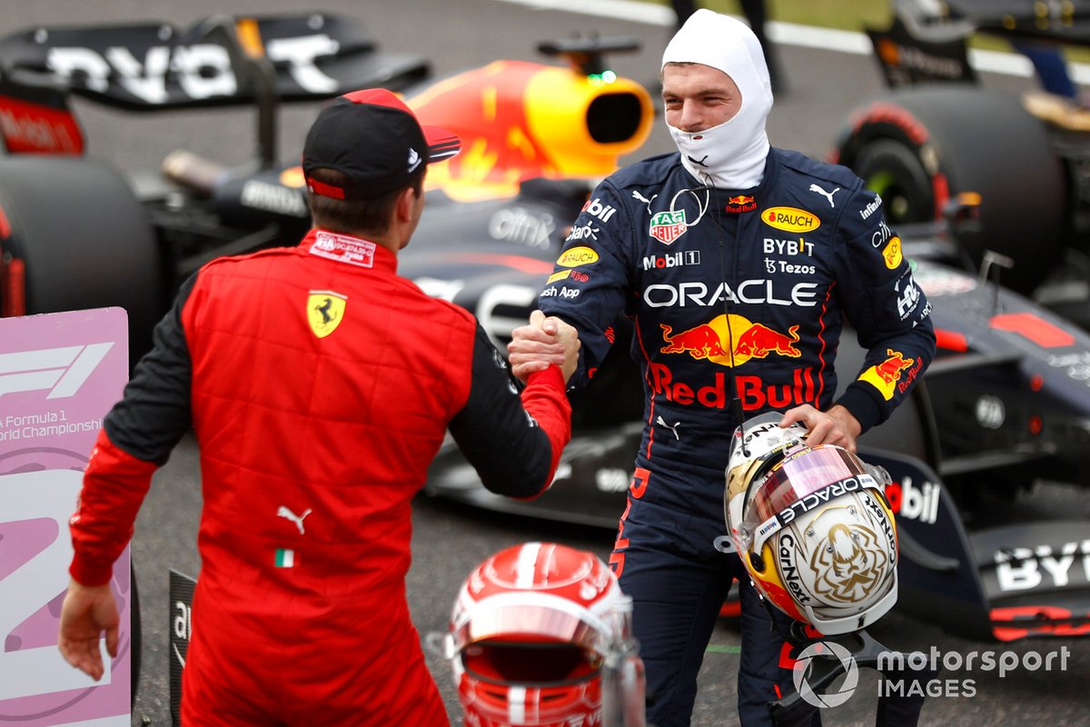 Polesitter Max Verstappen, Red Bull Racing, secondo posto Charles Leclerc, Ferrari