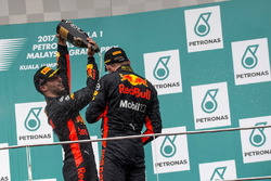 Podyum: 3. Daniel Ricciardo, Red Bull Racing ve yarış galibi Max Verstappen, Red Bull Racing