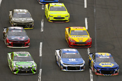 Daniel Suarez, Joe Gibbs Racing, Toyota Camry Interstate Batteries, Alex Bowman, Hendrick Motorsports, Chevrolet Camaro Nationwide e Chase Elliott, Hendrick Motorsports, Chevrolet Camaro NAPA AUTO PARTS Patriotic