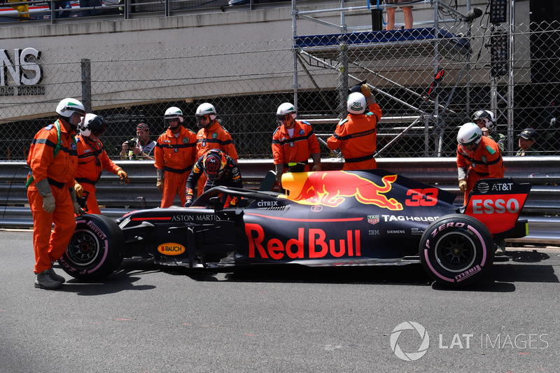 Max Verstappen, Red Bull Racing RB14 après son crash