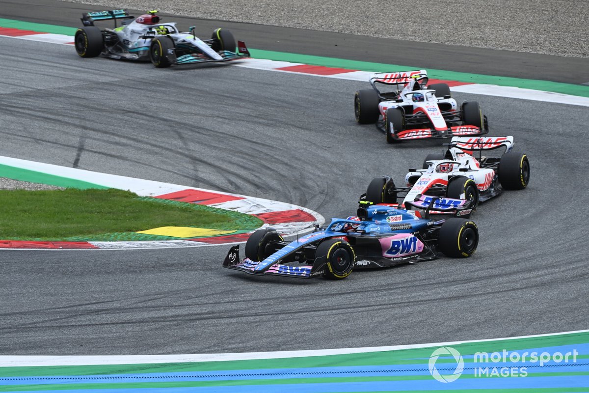 Esteban Ocon, Alpine A522, Kevin Magnussen, Haas VF-22, Mick Schumacher, Haas VF-22, Lewis Hamilton, Mercedes W13