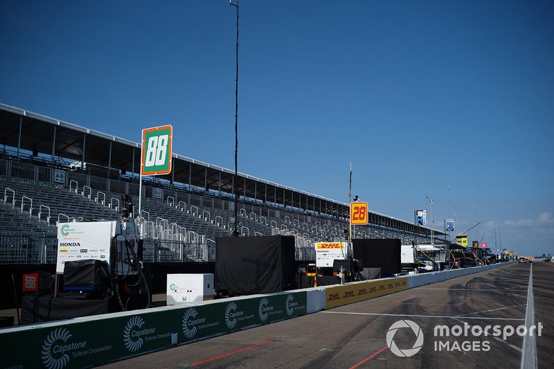 Aspectos tribuna y pitlane