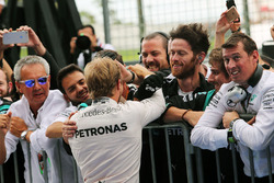 Ніко Росберг, Mercedes AMG F1 святкує перемогу у закритому парку