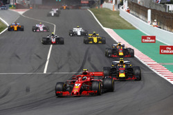 Kimi Raikkonen, Ferrari SF71H, Max Verstappen, Red Bull Racing RB14, Daniel Ricciardo, Red Bull Racing RB14, Carlos Sainz Jr., Renault Sport F1 Team R.S. 18
