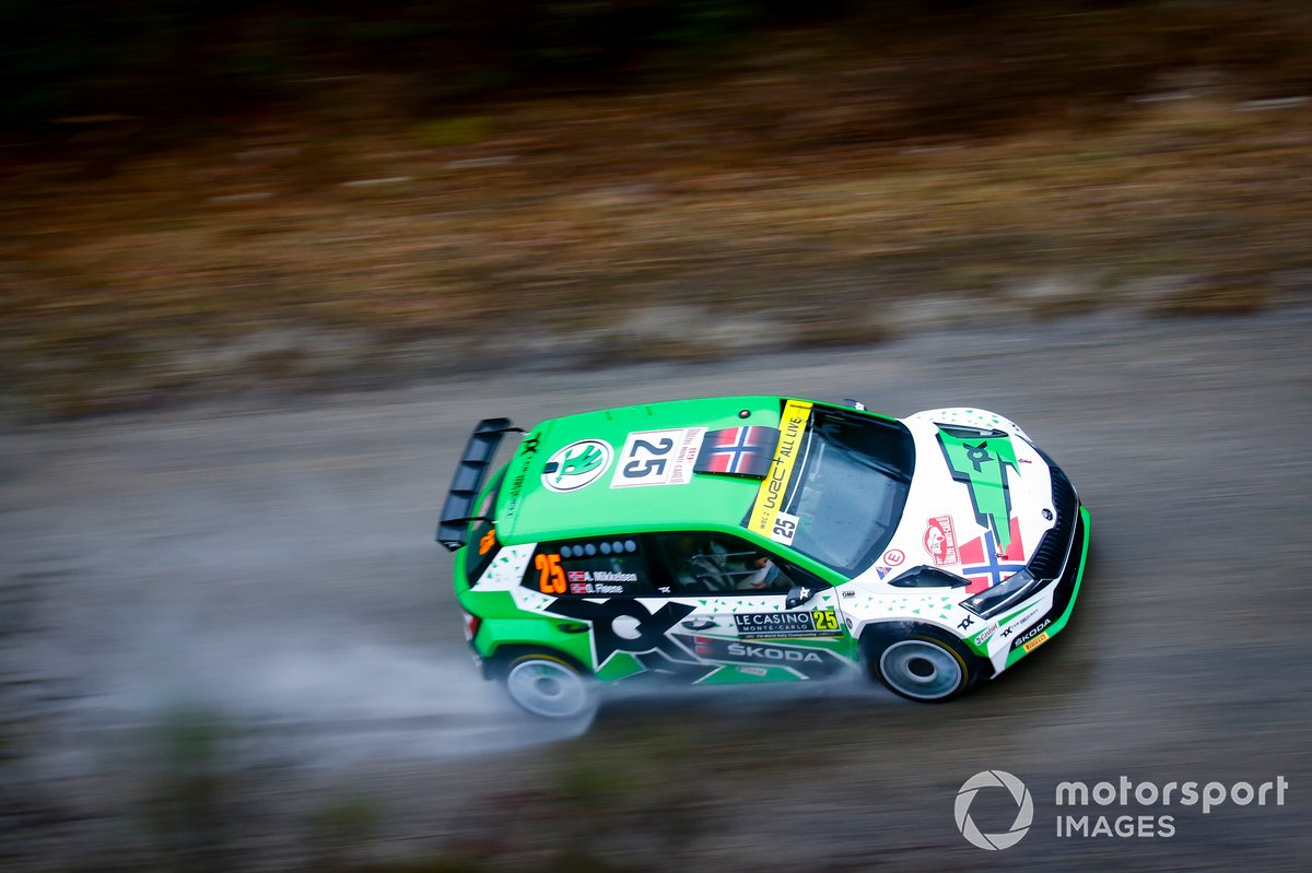 Pereli Toksport, Andreas Mikkelsen, dan navigatornya, Ola Floene, saat tampil dengan mobil Skoda Fabia Rally2 evo dalam Reli Monte Carlo 2021.