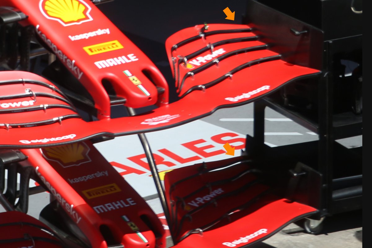 Варианты переднего крыла Ferrari SF1000: новое сверху, старое снизу