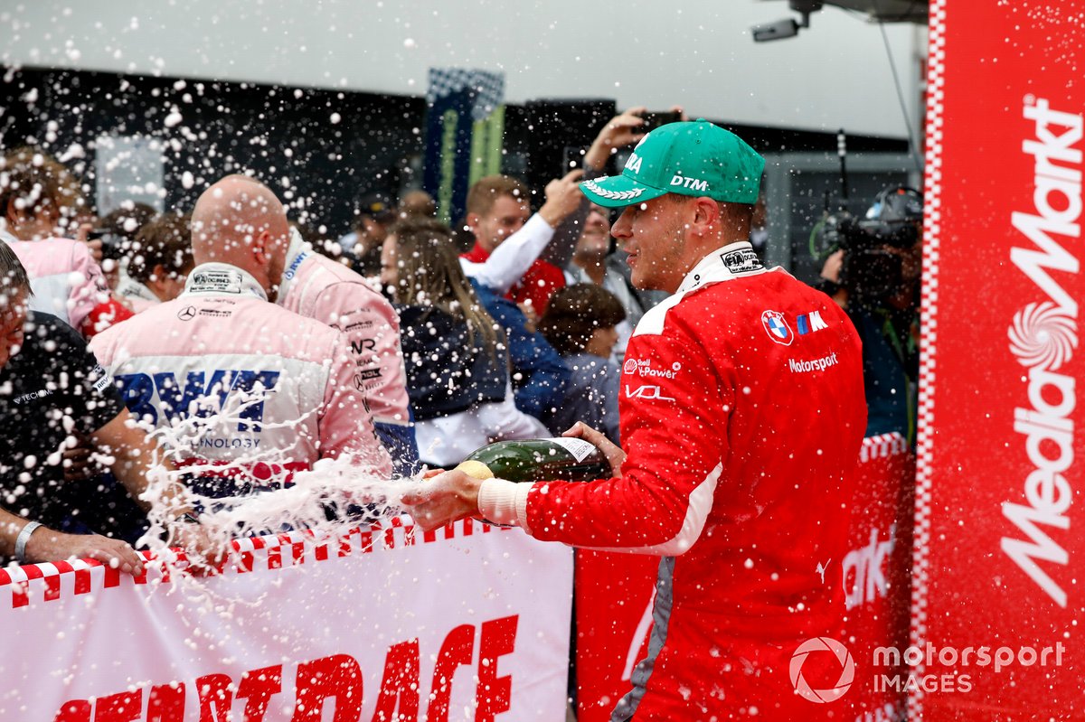 Podio: Sheldon van der Linde, Schubert Motorsport