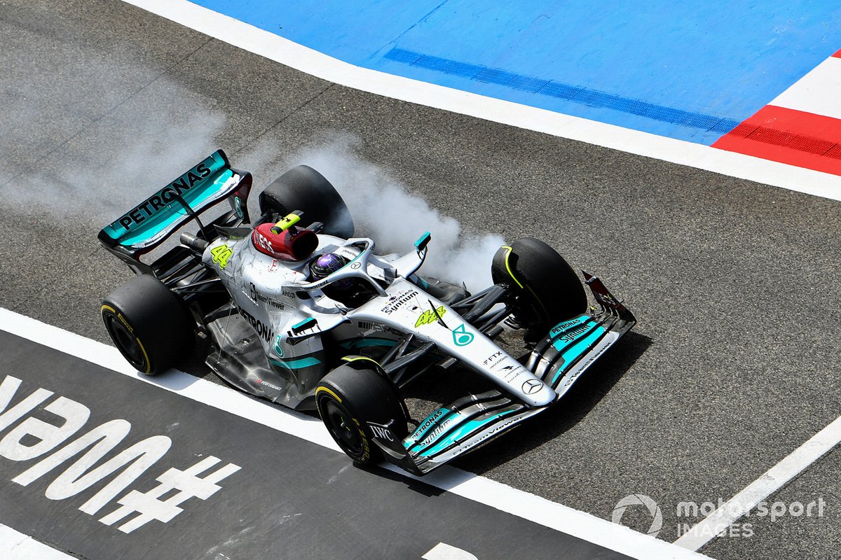 Lewis Hamilton, Mercedes W13, in difficoltà ai test in Bahrain