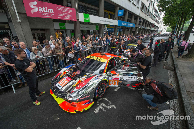 #61 Clearwater Racing Ferrari 488 GTE